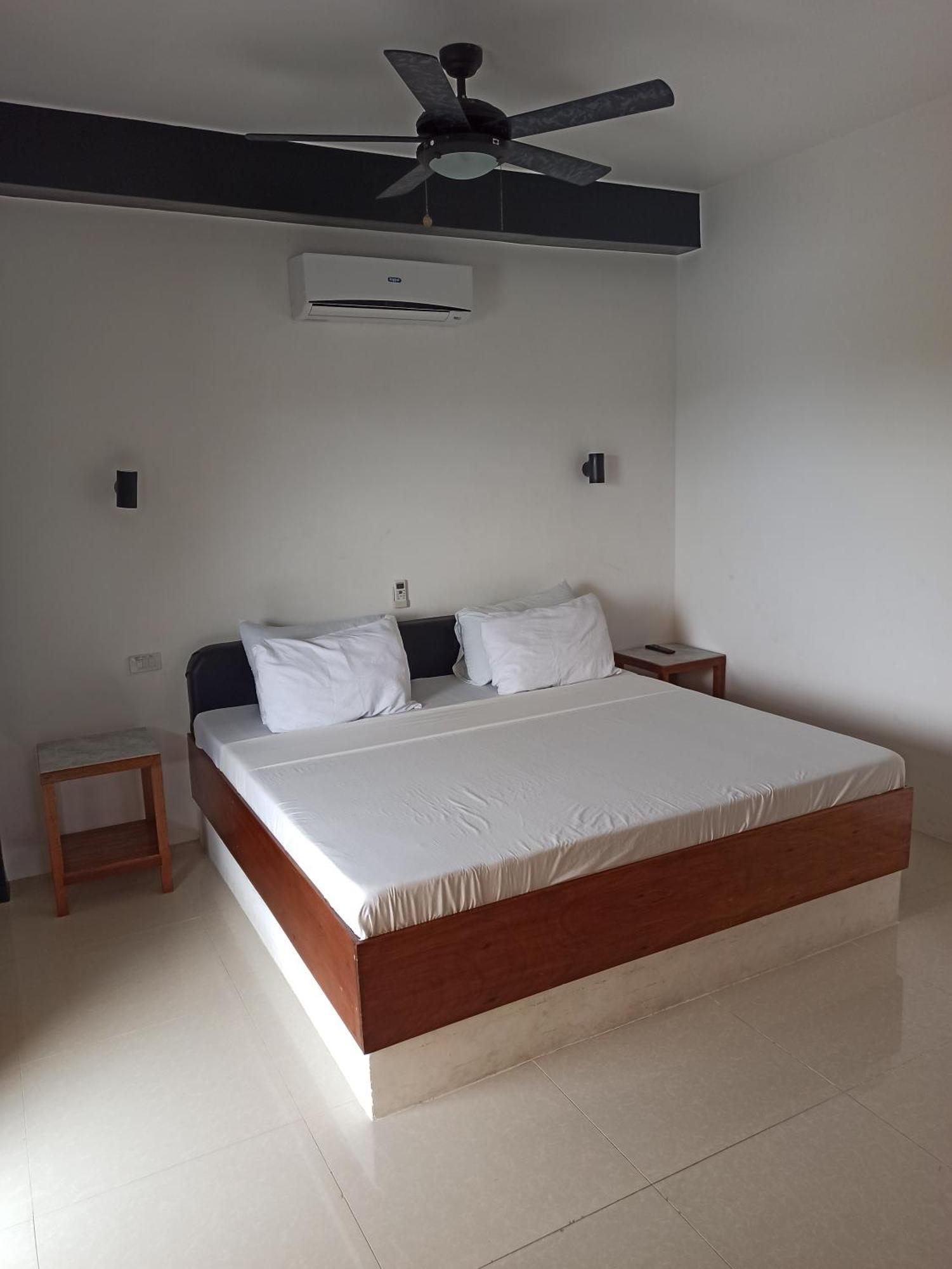 Jalyn'S Resort Sabang Puerto Galera Chambre photo